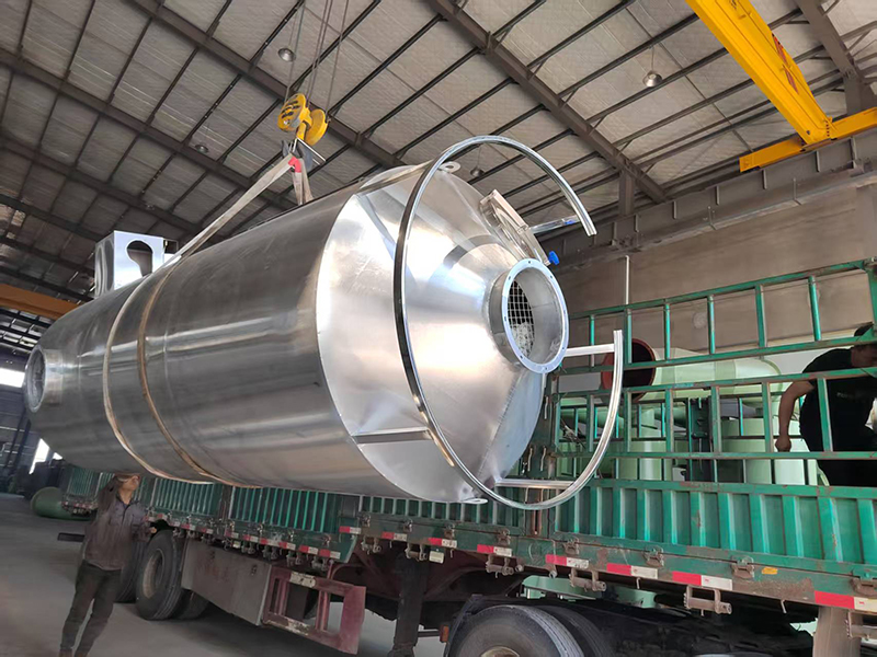 發(fā)往黑龍江的活性炭煅燒窯、噴淋塔、燃燒機