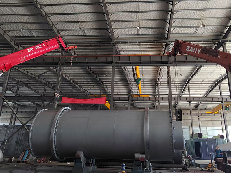 發(fā)往吉林的三筒烘干機2.88米和TZX—500雙轉(zhuǎn)子選粉機